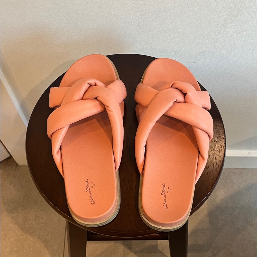Universal Thread Coral Knotted Sandals